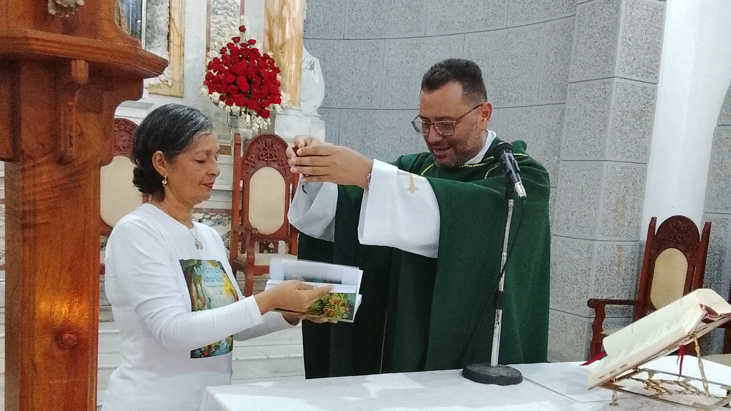 https://www.fronteradigital.com.ve/Bautizan el libro "La montaña amarilla" en el Santuario Nuestra Señora de Regla