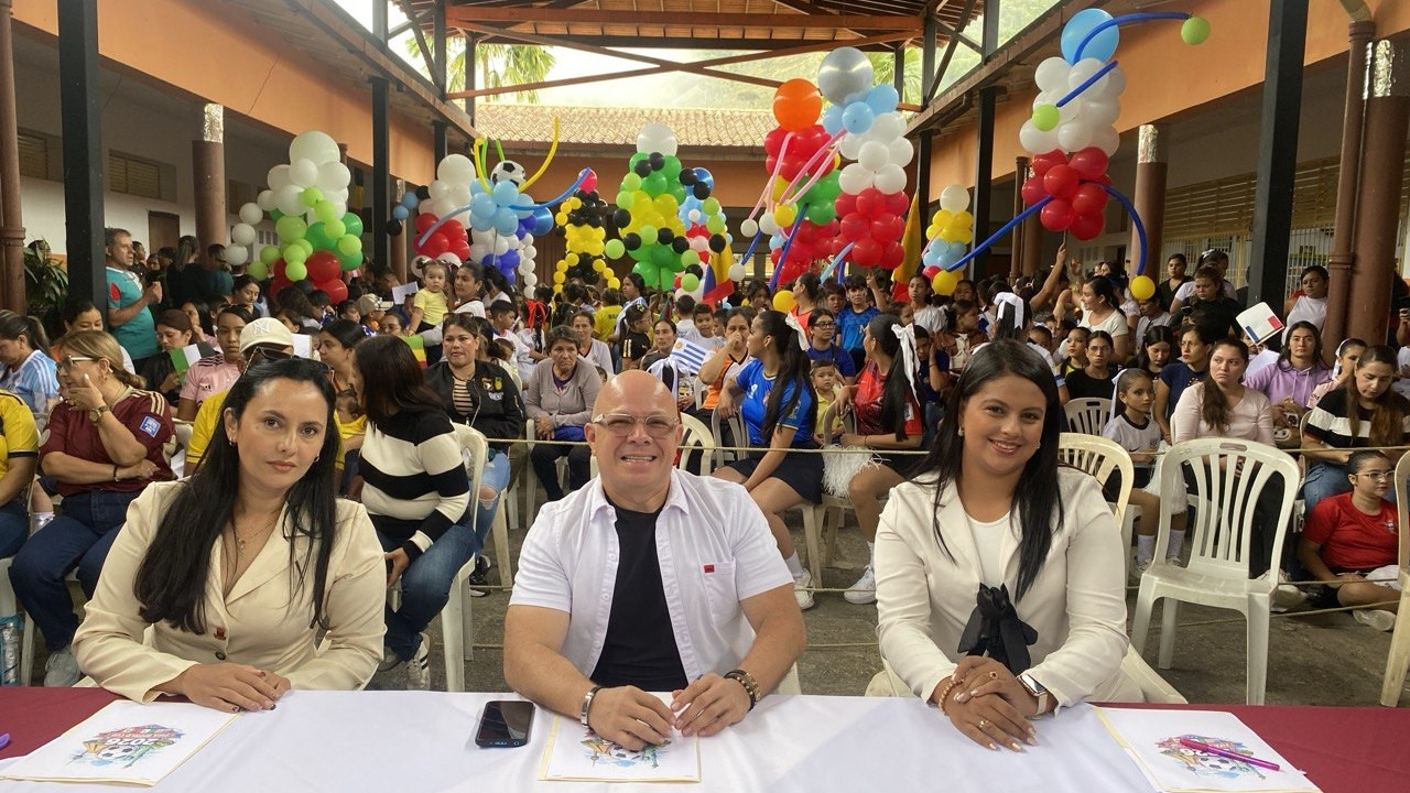 https://www.fronteradigital.com.ve/Escuela Félix Román Duque dio inicio al "Mundialito 2026" en Zea