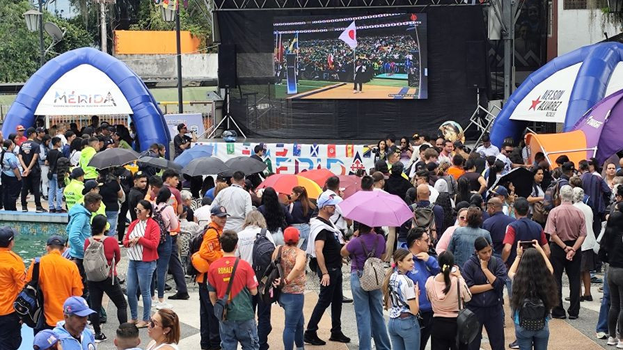 https://www.fronteradigital.com.ve/‎Merideños disfrutaron del inicio del Mundial de Fútbol en pantalla gigante