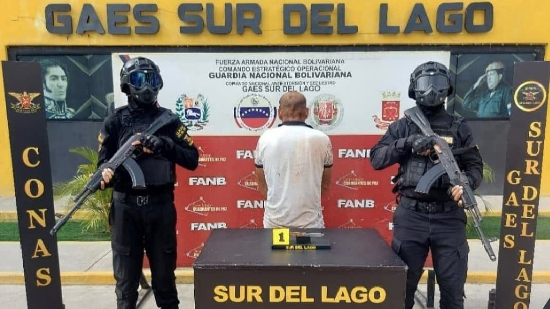 https://www.fronteradigital.com.ve/Contra una adolescente: efectivos del GAES aprehendieron a ciudadano 
por abuso sexual en Santa Bárbara del Zulia