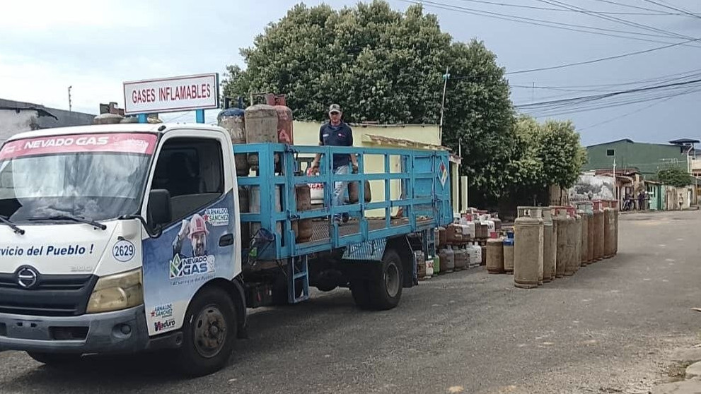 https://www.fronteradigital.com.ve/Con treinta cisternas de gas se abasteció a los merideños