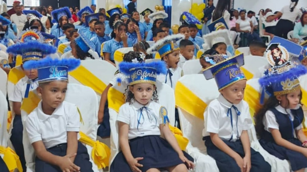 https://www.fronteradigital.com.ve/Primera dama de Sucre acompaña promoción escolar en la parroquia 
Rómulo Gallegos y motiva a los estudiantes hacia su nueva etapa