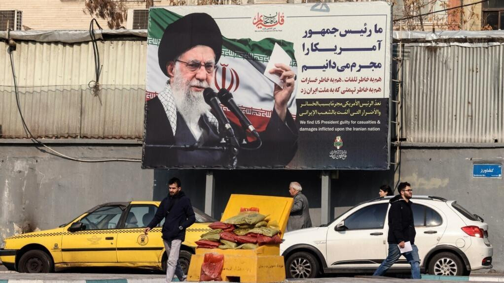 https://www.fronteradigital.com.ve/EE. UU. considera que las sanciones pueden golpear más a Irán que los bombardeos, según Axios