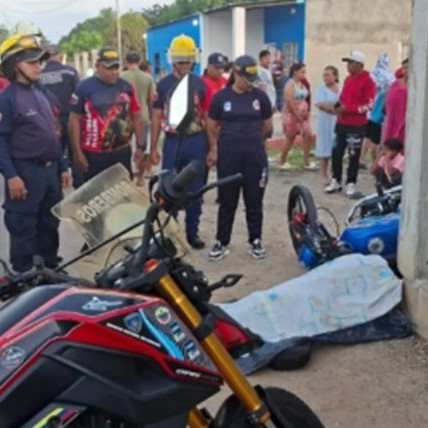 Frontera Digital,  Sucesos,  Murió motorizado al estrellarse con una pared 
en el barrio La Victoria dse Santa Bárbara del Zulia