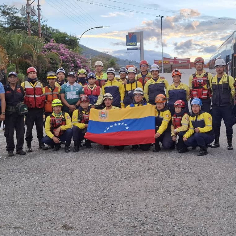 Frontera Digital,  Regionales,  Mérida despliega 25 bomberos forestales en apoyo a La Guaira