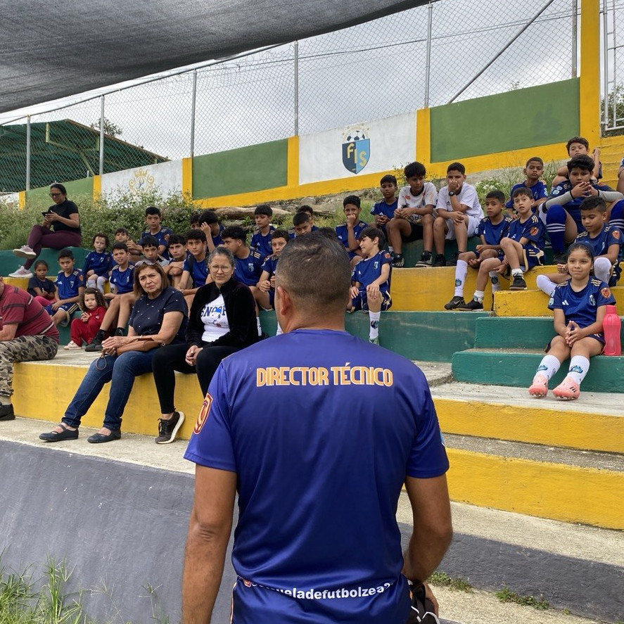Frontera Digital,  Regionales,  Escuela de Fútbol FIS Zea  integra a niños y representantes afectados 
por contingencia en La Guaira a través del deporte