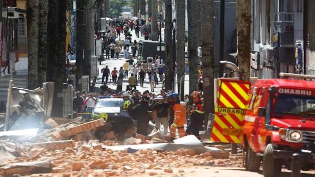 Diario Frontera, Frontera Digital,  Internacionales, ,Al menos 71 personas han muerto en Colombia por el terremoto de magnitud 7,4 que ha sacudido el oeste del país este lunes a las 7.34 de la mañana, hora local. De ellos, 40 han perdido en el área metropolitana de Pereira, tal y como ha informado el alcalde Mauricio Salazar.,Colombia declara desastre nacional tras sismo de magnitud 7,4