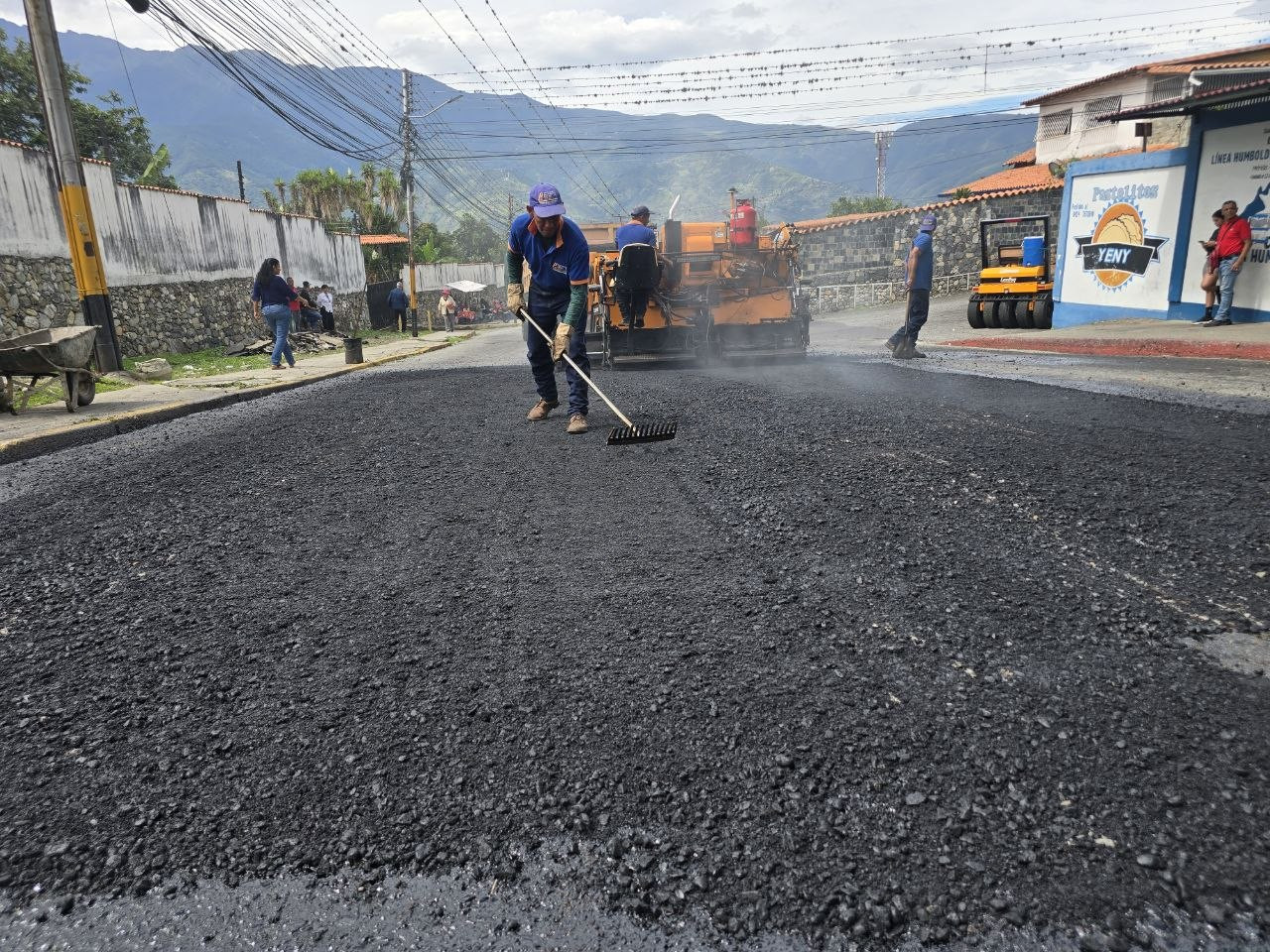 Diario Frontera, Frontera Digital,  Regionales, ,Manuel Morante, director de Vialidad y Transporte, destacó que esta intervención representa la segunda atención integral en la parroquia Lasso de la Vega,Parroquia Lasso de la Vega recibe 240 toneladas de asfalto en su segunda fase de recuperación vial