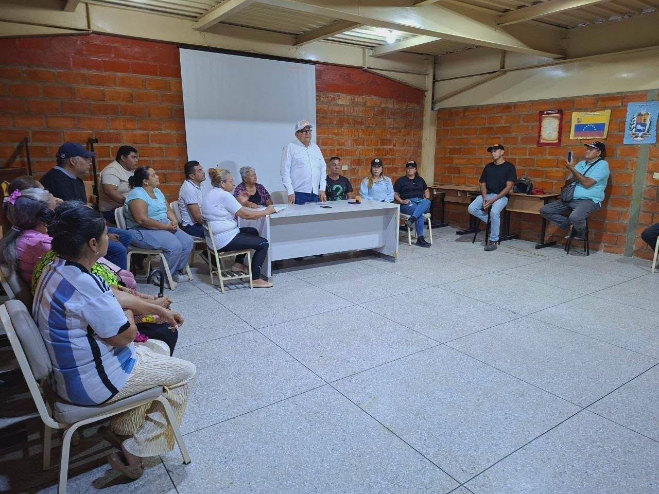Diario Frontera, Frontera Digital,  Regionales, El Vigía Panamericana, ,Esta iniciativa busca sumar esfuerzos con el Ejecutivo regional y nacional para concretar una solución estructural que garantice el suministro continuo de agua potable en la parroquia.,Alcaldía de Alberto Adriani formula proyecto para optimizar 
el suministro de agua potable en Mucujepe