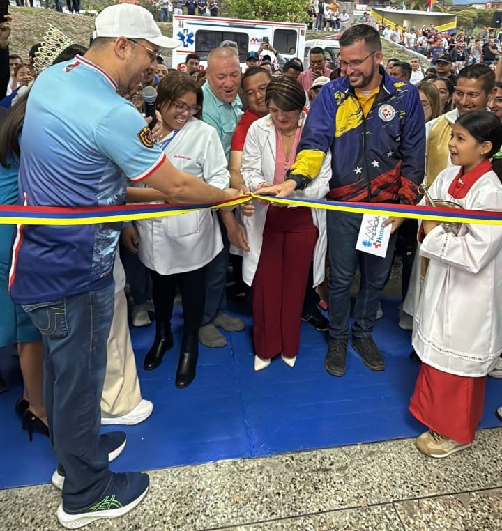 Diario Frontera, Frontera Digital,  Regionales, ,Nelson Álvarez explicó que las obras ejecutadas abarcaron una intervención profunda en las áreas de emergencia, hospitalización de hombres y mujeres, servicios sanitarios, fachadas, iluminación de avenidas contiguas y la recuperación integral del quirófano general con renovación de redes eléctricas, gases medicinales y climatización,Gobernador Arnaldo Sánchez y alcalde Nelson Álvarez 
entregaron rehabilitado el hospital Sor Juana Inés de la Cruz