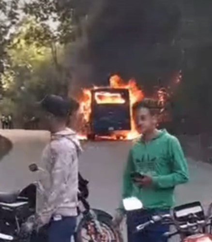 Diario Frontera, Frontera Digital,  Sucesos, ,Foto con falla de origen,Se incendió unidad de transporte de la Línea La Estrella en la vía Santa Cruz de Mora - Estanques
