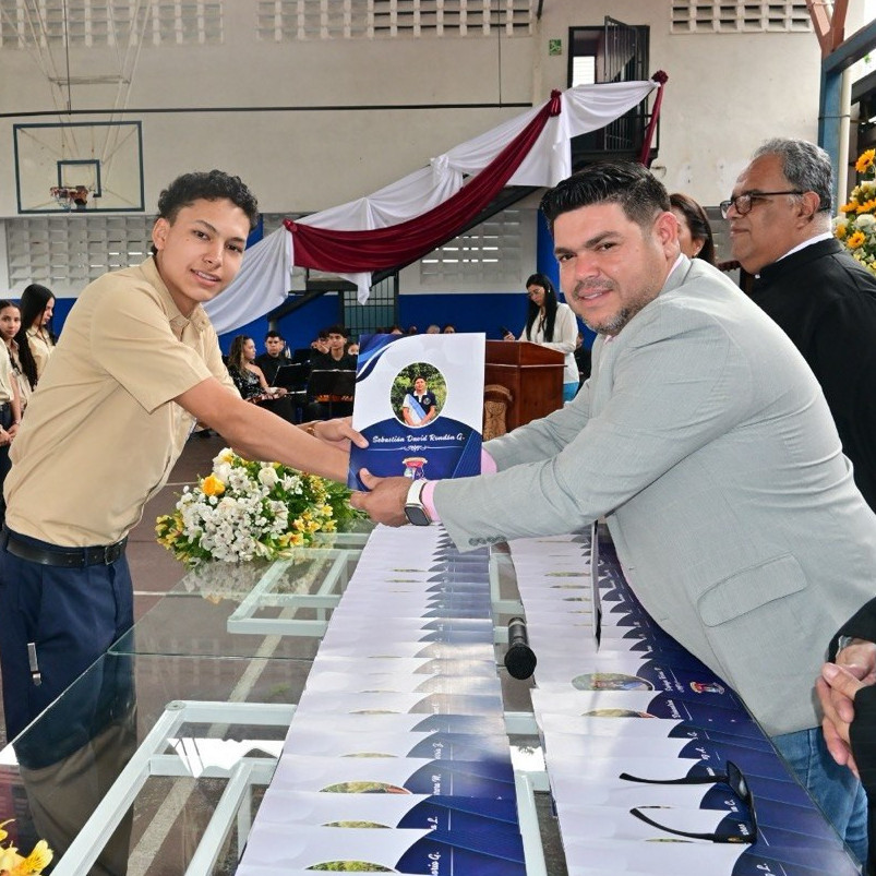 Frontera Digital,  Regionales,  56 nuevos bachilleres egresaron de la U.E. Colegio "Rita Mora de Barrios" en Zea