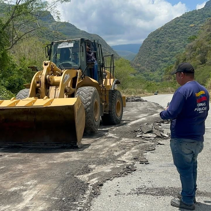 Frontera Digital,  El Vigía Panamericana,  Avanza recuperación de la capa asfáltica en la Local 008