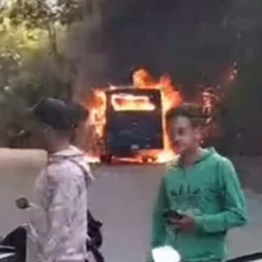 Frontera Digital,  Sucesos,  Se incendió unidad de transporte de la Línea La Estrella en la vía Santa Cruz de Mora - Estanques