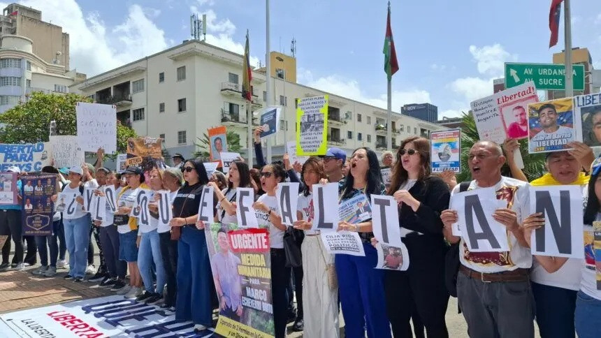 Diario Frontera, Frontera Digital,  Nacionales, ,Familiares de presos políticos tras consignar documento en Miraflores: “No hay voluntad para atender los casos”