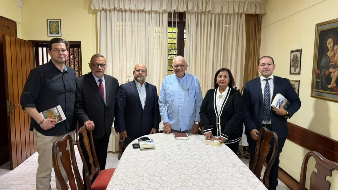 Diario Frontera, Frontera Digital,  Regionales, ,La delegación de la Asamblea Nacional de 2015, liderada por Dinorah Figuera, se reunió con el cardenal Baltazar Porras para exigir que el diálogo político atienda con prioridad las necesidades urgentes de la ciudadanía. Foto: Cortesía.,AN 2015 plantea ante el Carfdenal Baltazar Porras 
incluir demandas sociales en el diálogo