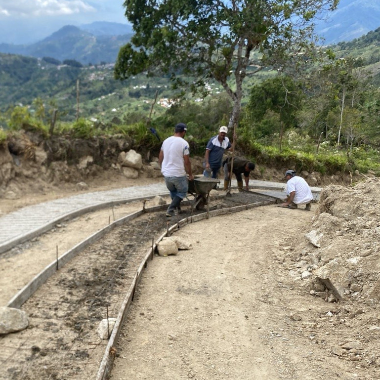 Frontera Digital,  Regionales,  Alcaldía de Zea y comunidad de La Varita 
ejecutan labores conjuntas de bacheo y pavimentación