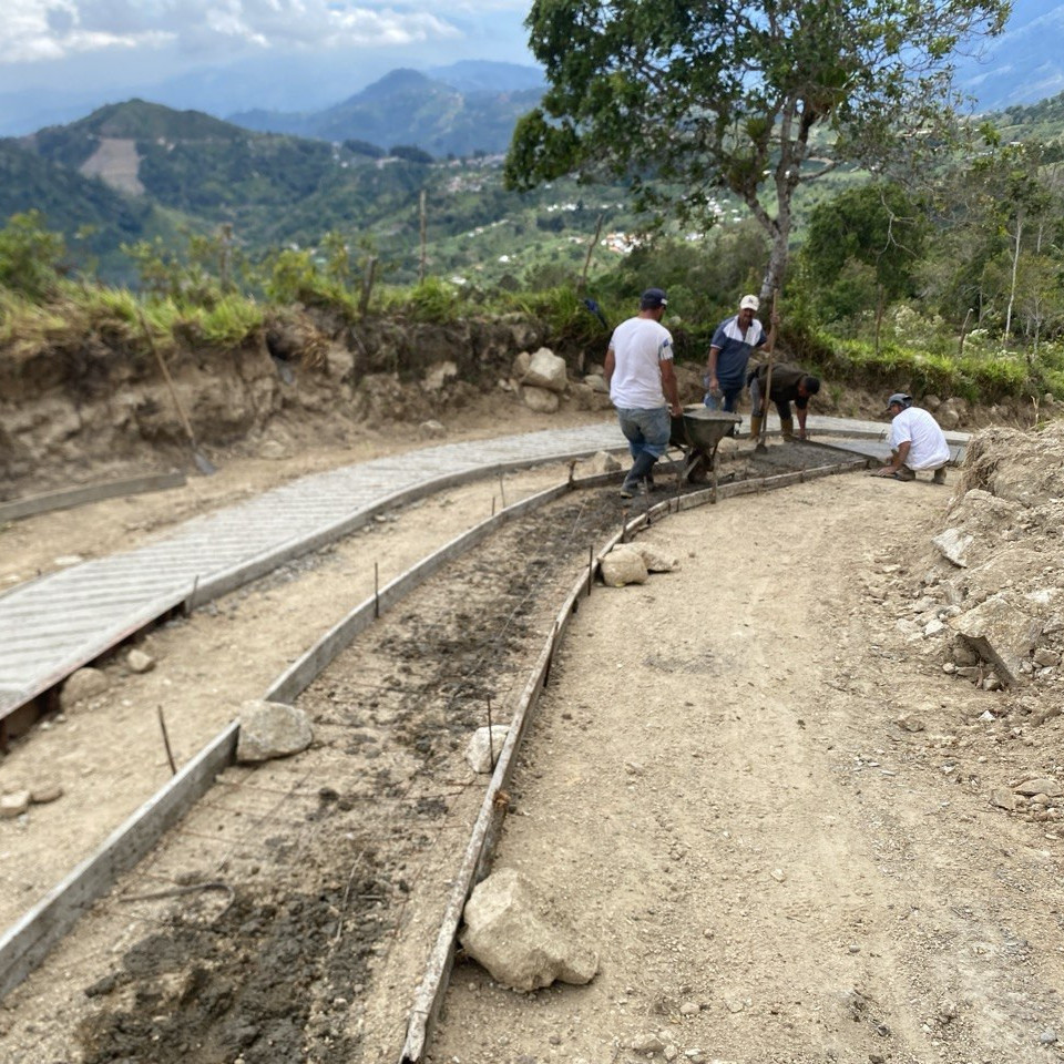 Frontera Digital, Diario Frontera, Alcaldía de Zea y comunidad de La Varita ejecutan labores conjuntas de bacheo y pavimentación